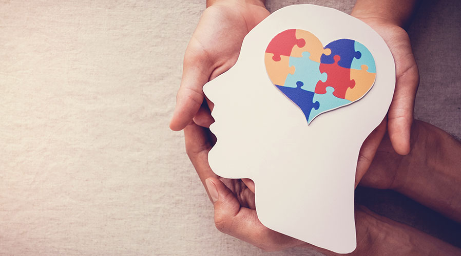 Puzzle jigsaw heart on brain